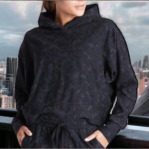 ATHLETA (S) "FARALON SWEATSHIRT"  Hooded Navy Blue Camo Cropped pullover